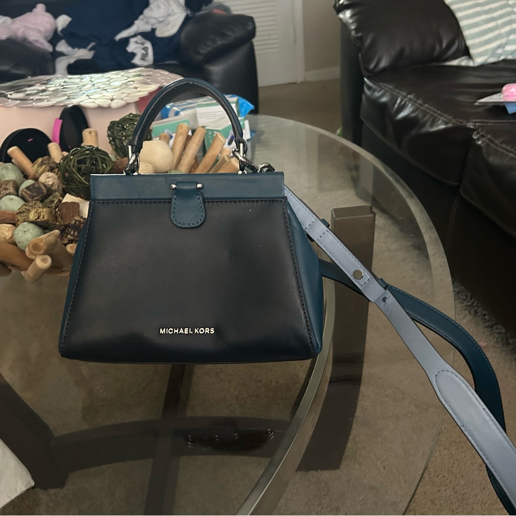 Authentic Small Micheal Kors Bag No Scratches